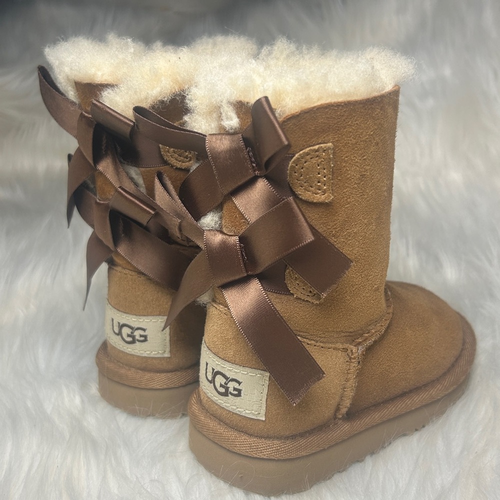 UGG Boots UGG Toddler Girls Kids Bailey Bow II Boots Size 6 Chestnut UGG Booties